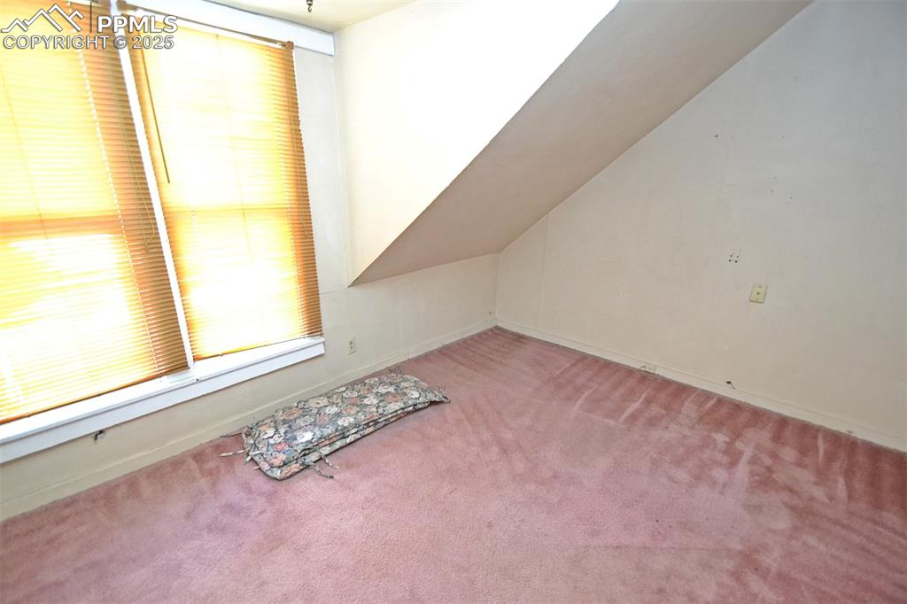 Image 28 of 41: Bedroom