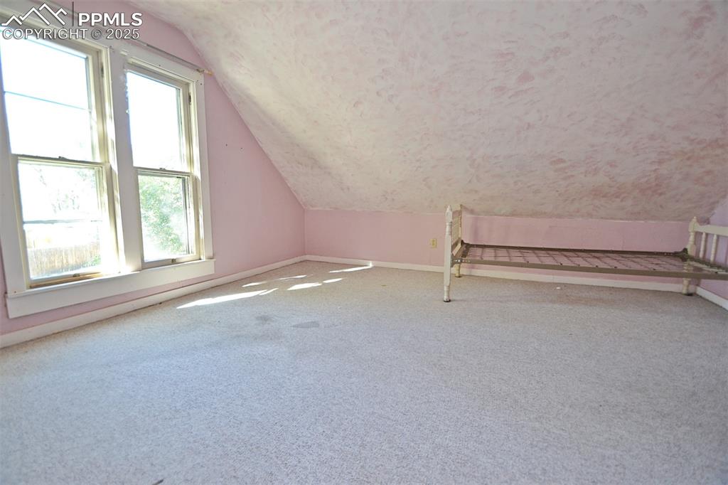 Image 33 of 41: Master Bedroom