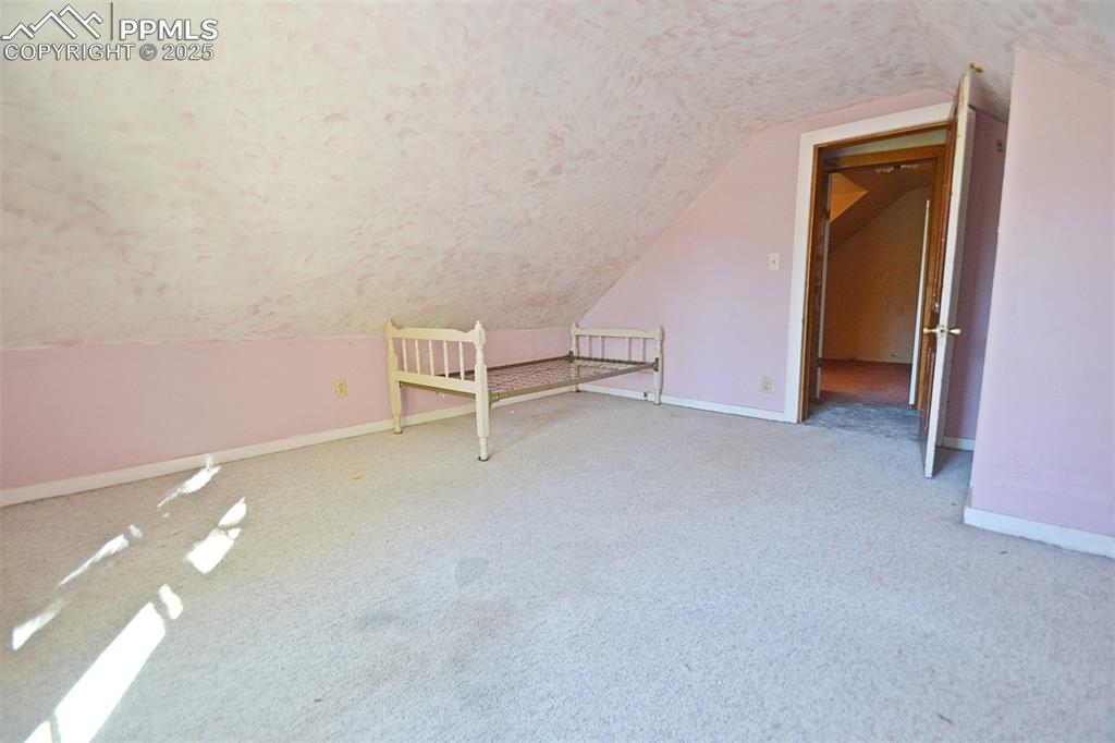 Image 34 of 41: Master Bedroom