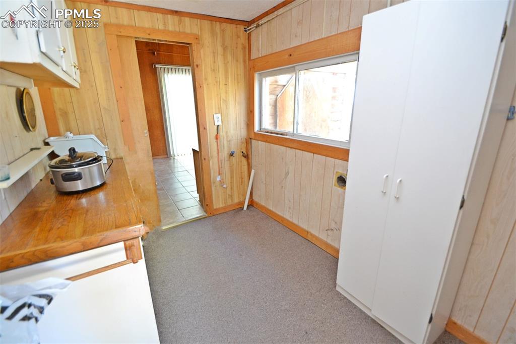 Image 35 of 41: Laundry