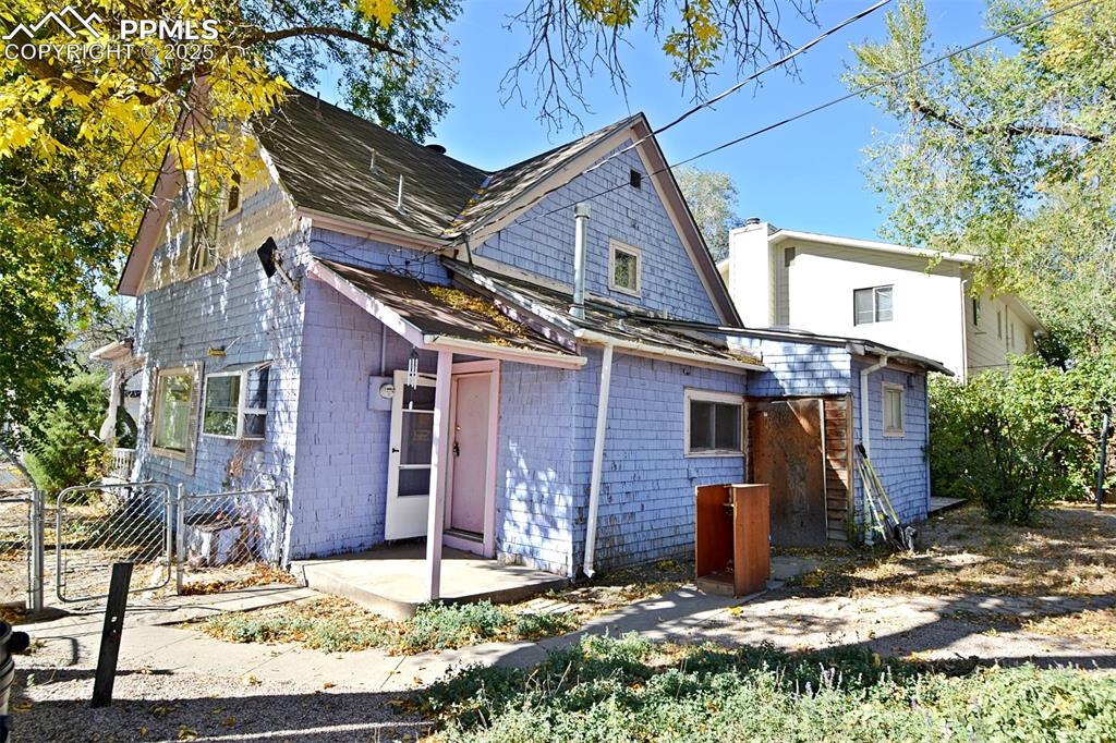 Image 37 of 41: Back of Structure