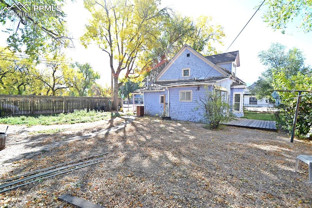 Image 39 of 41: Back of Structure