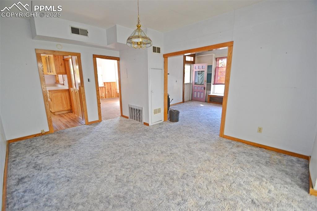 Image 9 of 41: Dining Room