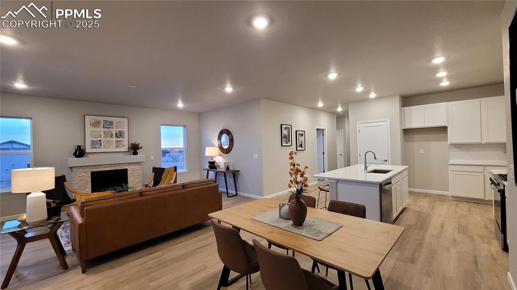 Image 10 of 33: Dining Area