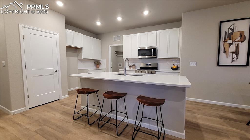 Image 12 of 33: Kitchen