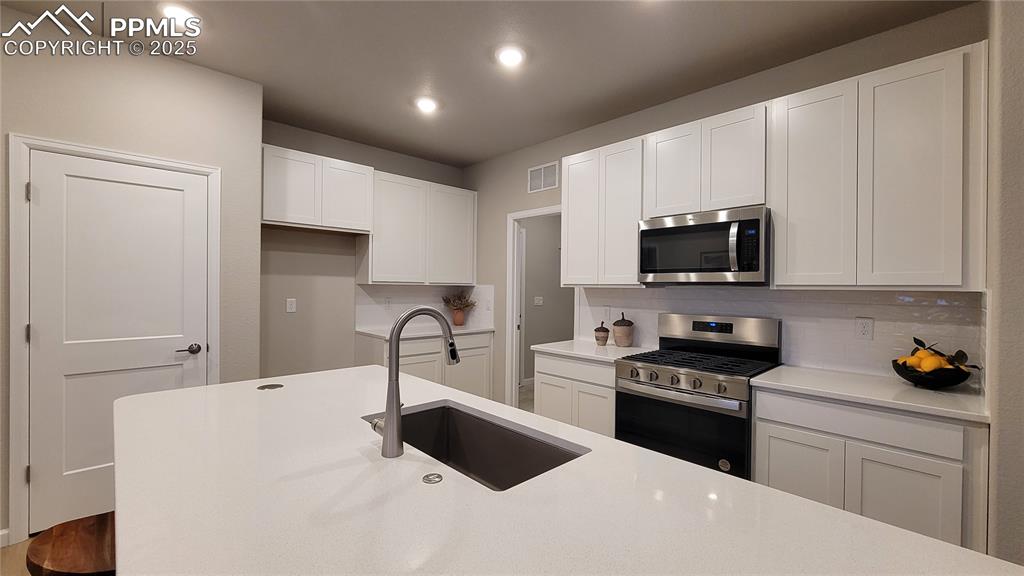 Image 13 of 33: Kitchen