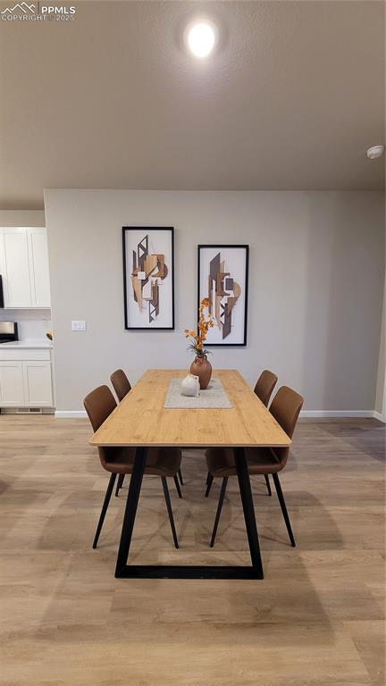 Image 15 of 33: Dining Area