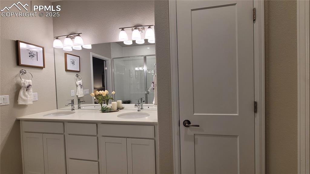 Image 18 of 33: Master Bathroom