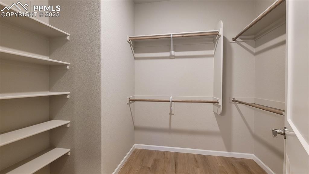 Image 22 of 33: Closet