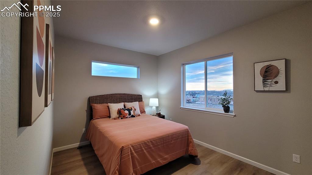 Image 24 of 33: Bedroom