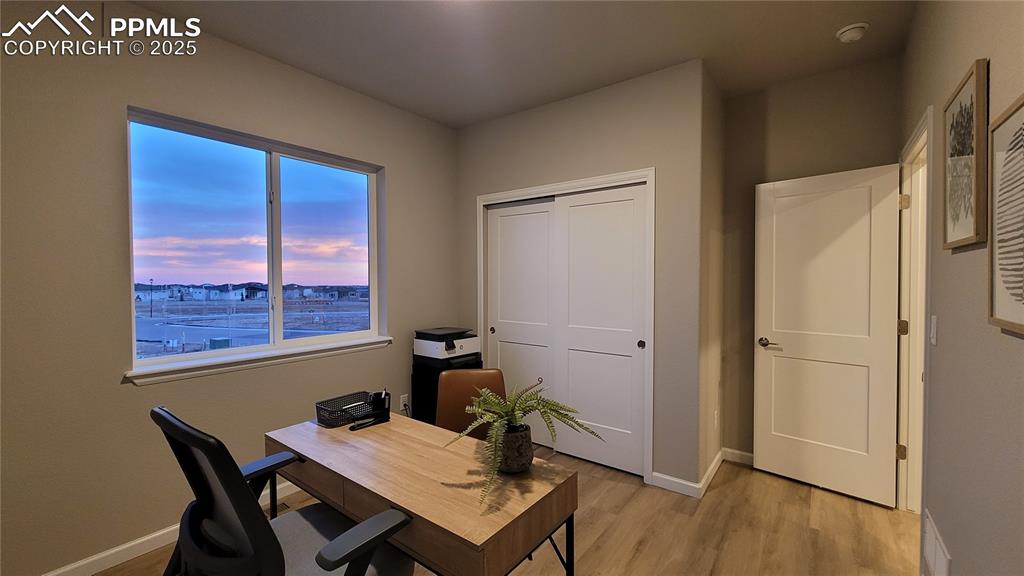 Image 27 of 33: Bedroom