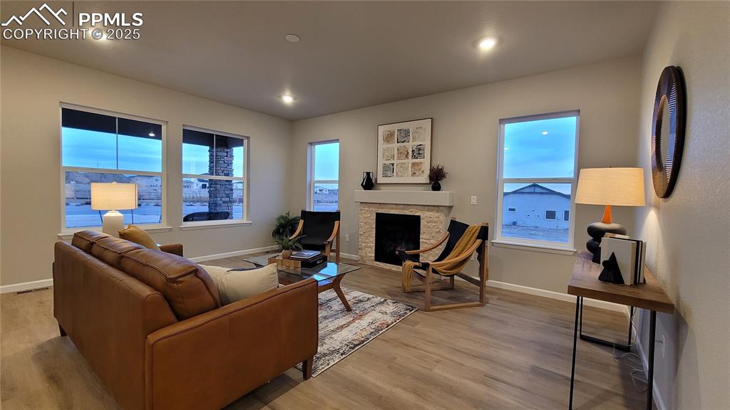 Image 5 of 33: Living Room