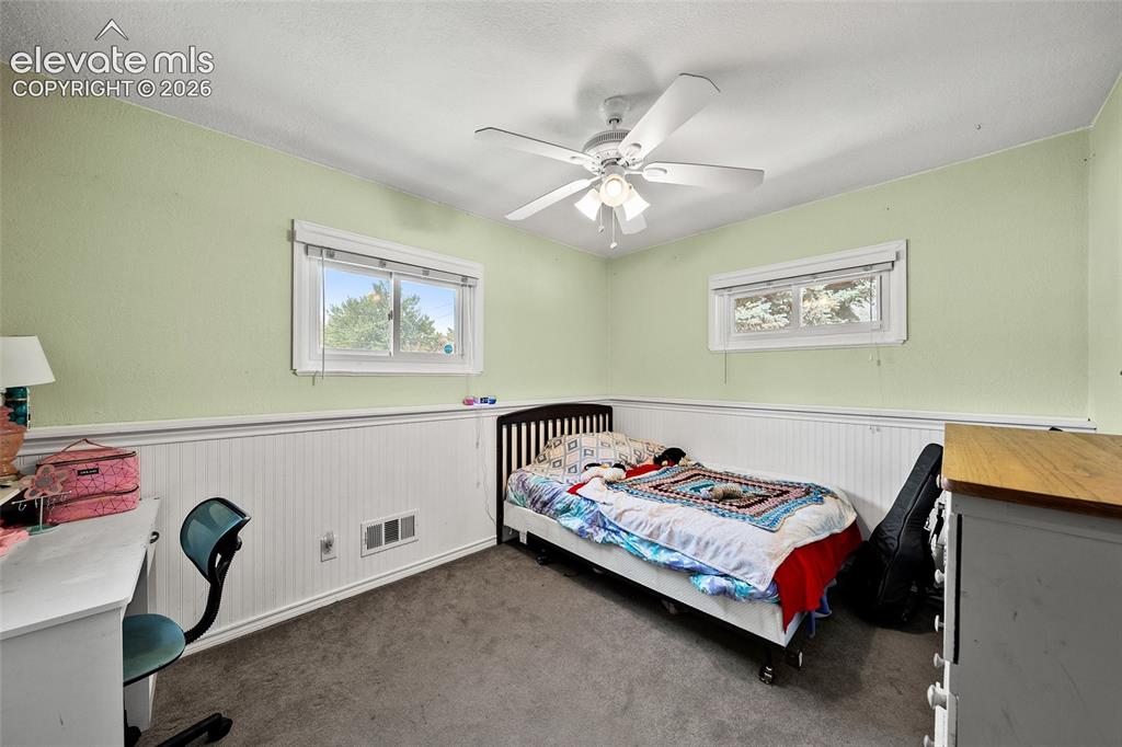 Image 14 of 33: Bedroom