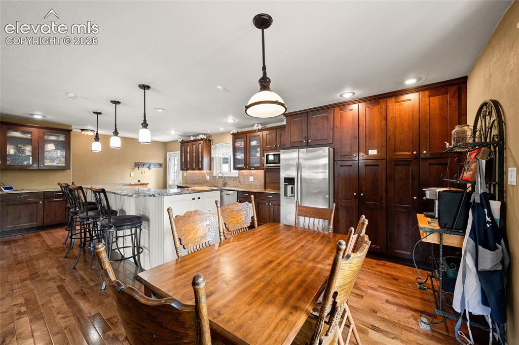 Image 4 of 33: Dining Area