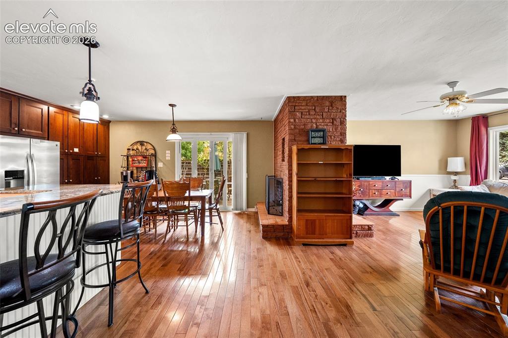 Image 5 of 33: Dining Area