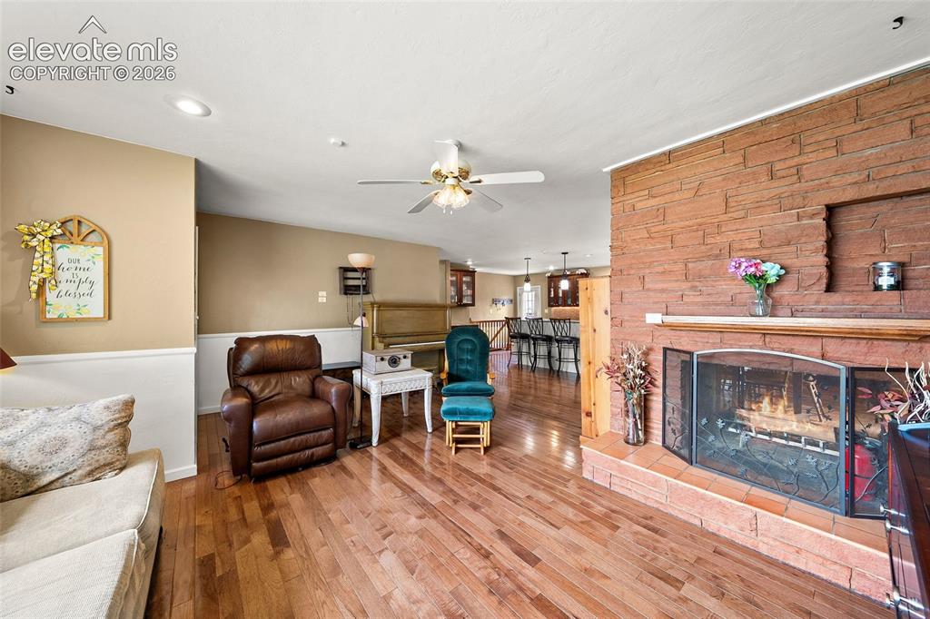 Image 7 of 33: Living Room