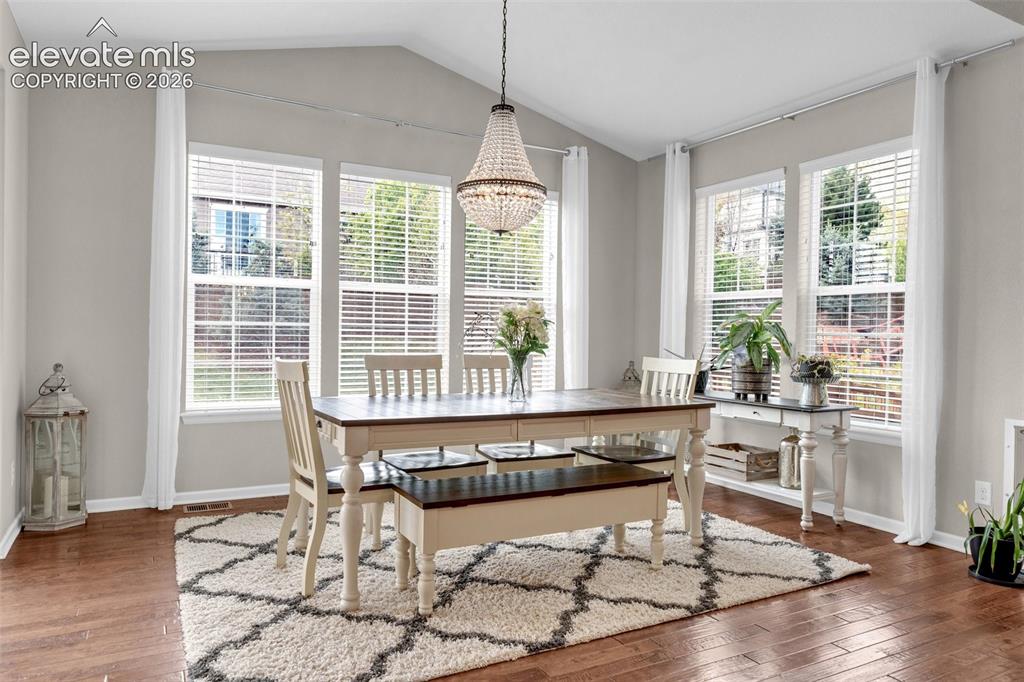 Image 14 of 48: Dining Area