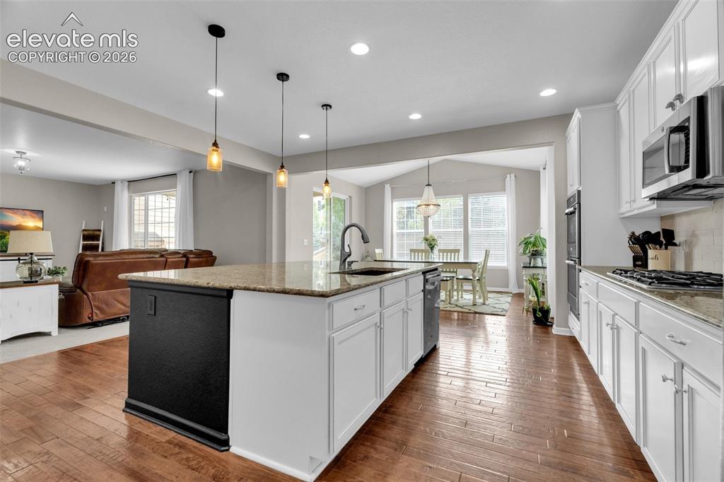 Image 17 of 48: Kitchen