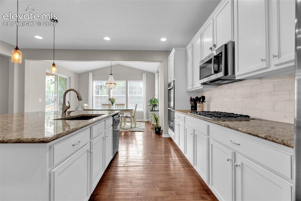 Image 18 of 48: Kitchen