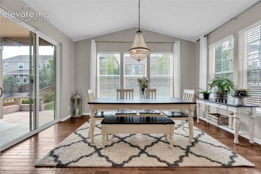 Image 19 of 48: Dining Area