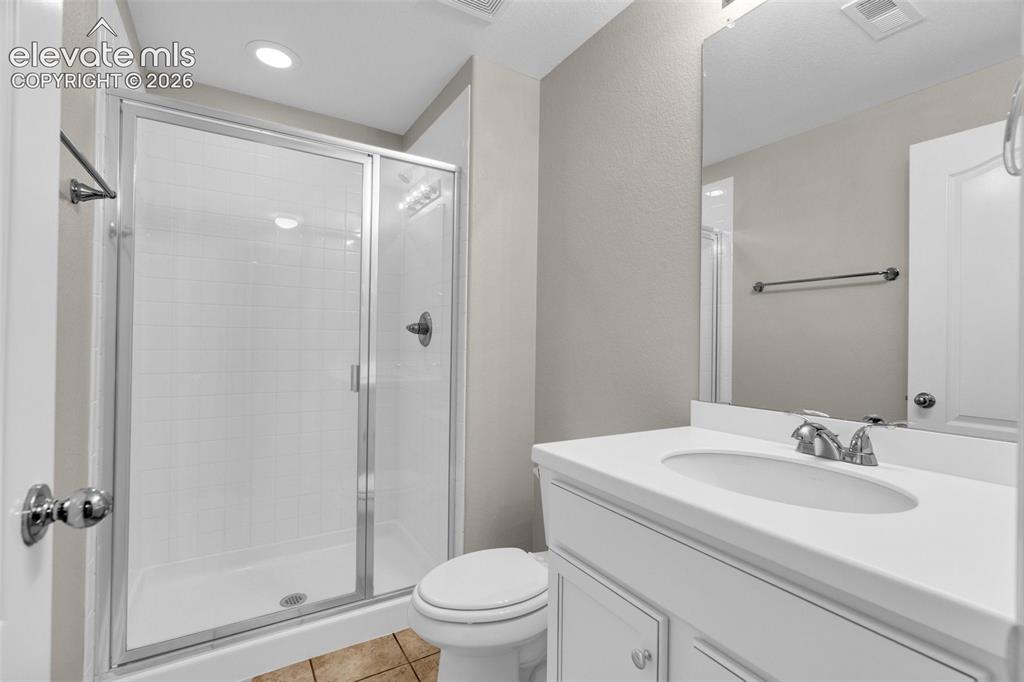 Image 40 of 48: Bathroom