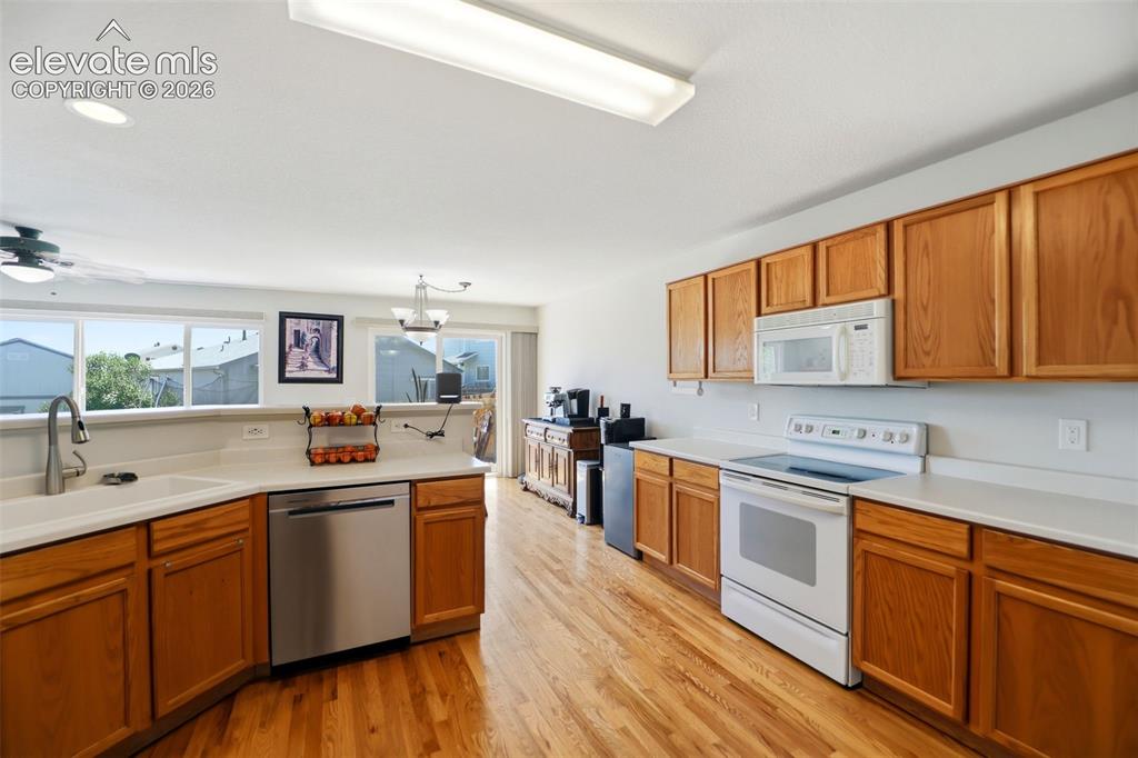 Image 10 of 48: Kitchen