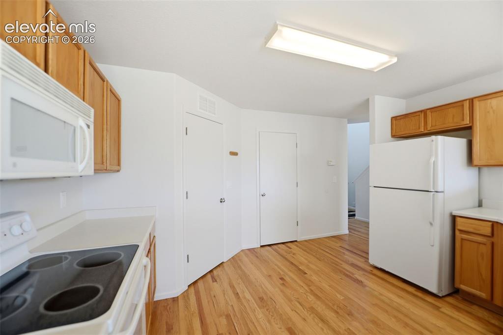 Image 11 of 48: Kitchen