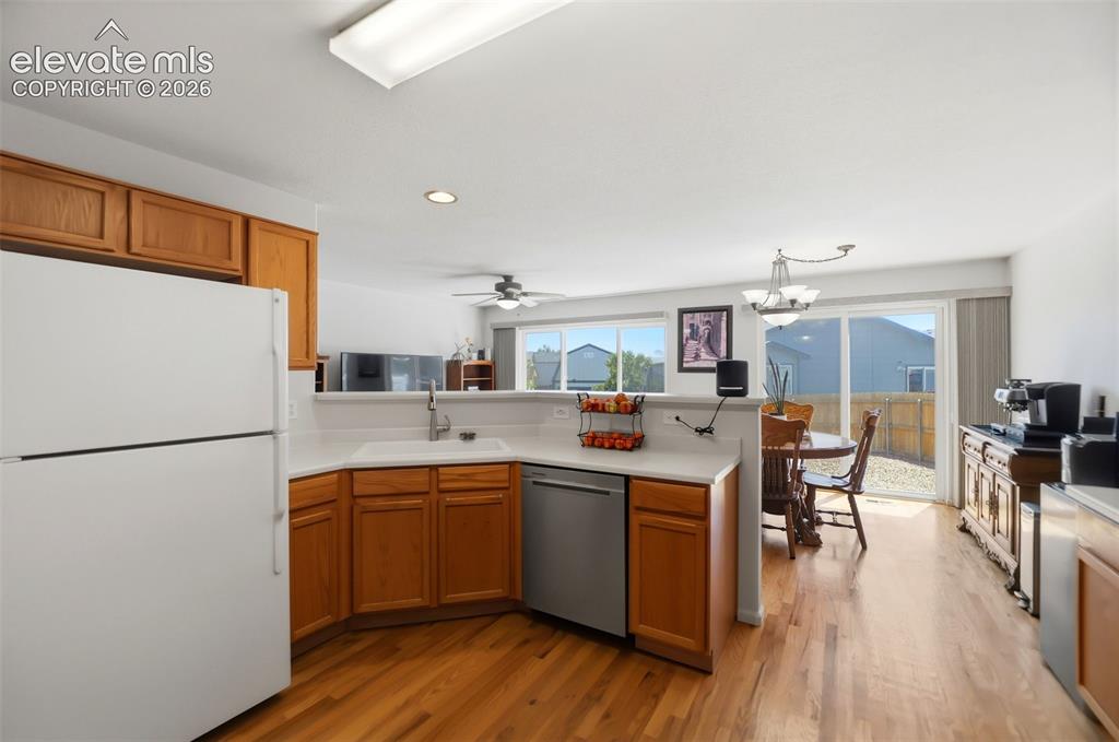Image 13 of 48: Kitchen