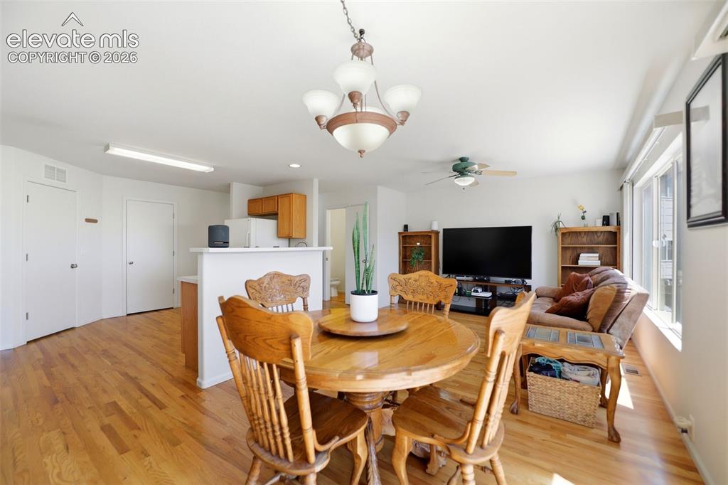 Image 16 of 48: Dining Area