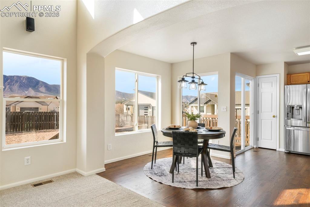 Image 12 of 47: Dining Area