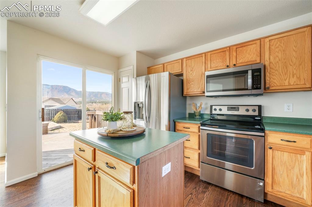 Image 14 of 47: Kitchen