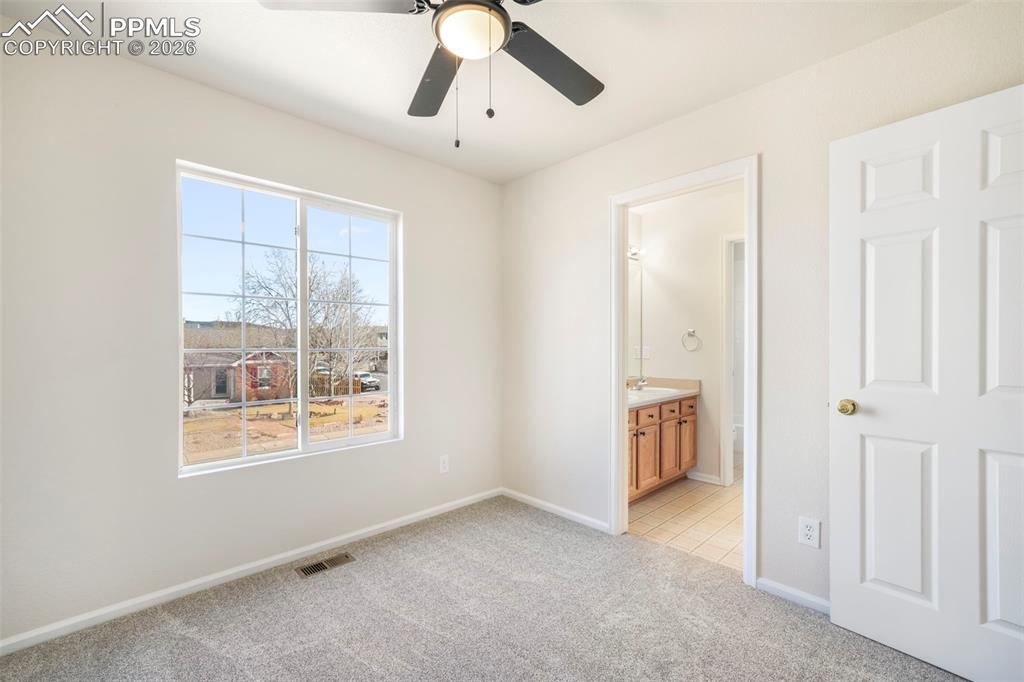 Image 31 of 47: Bedroom