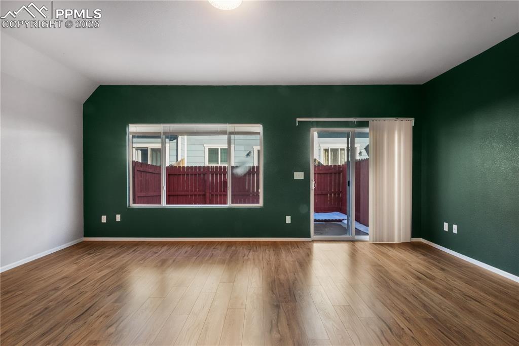 Image 10 of 50: Living Room