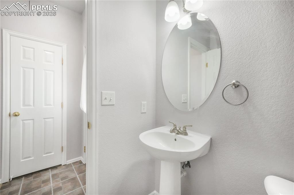 Image 15 of 50: Bathroom