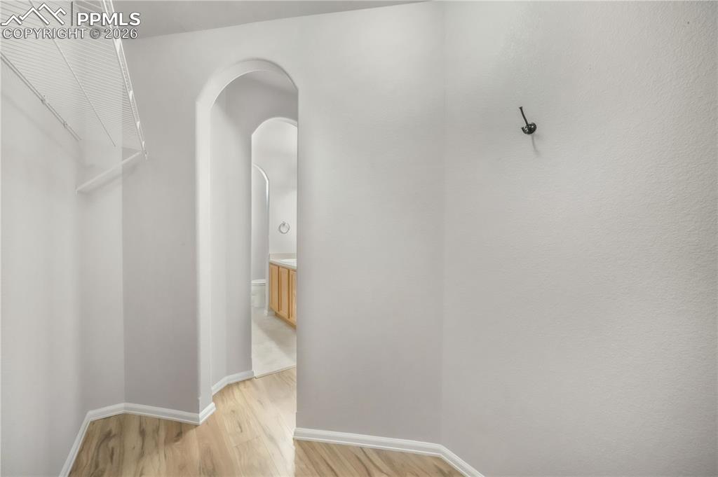 Image 27 of 50: Closet