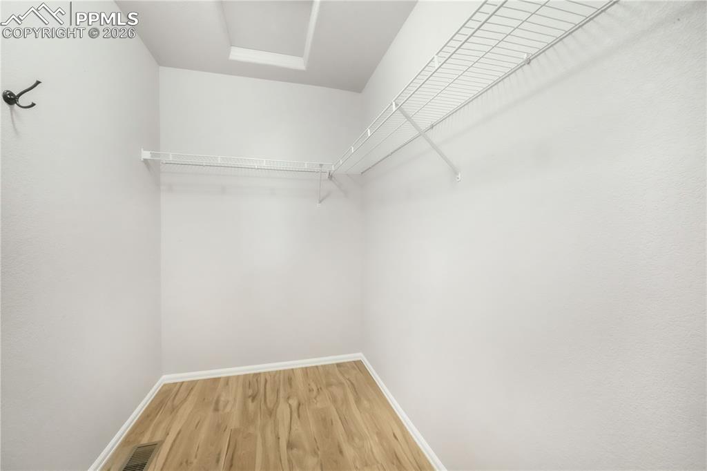 Image 28 of 50: Closet