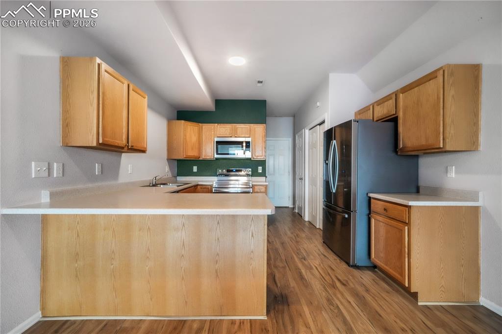 Image 3 of 50: Kitchen