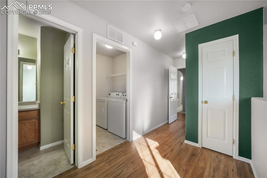 Image 30 of 50: Hallway