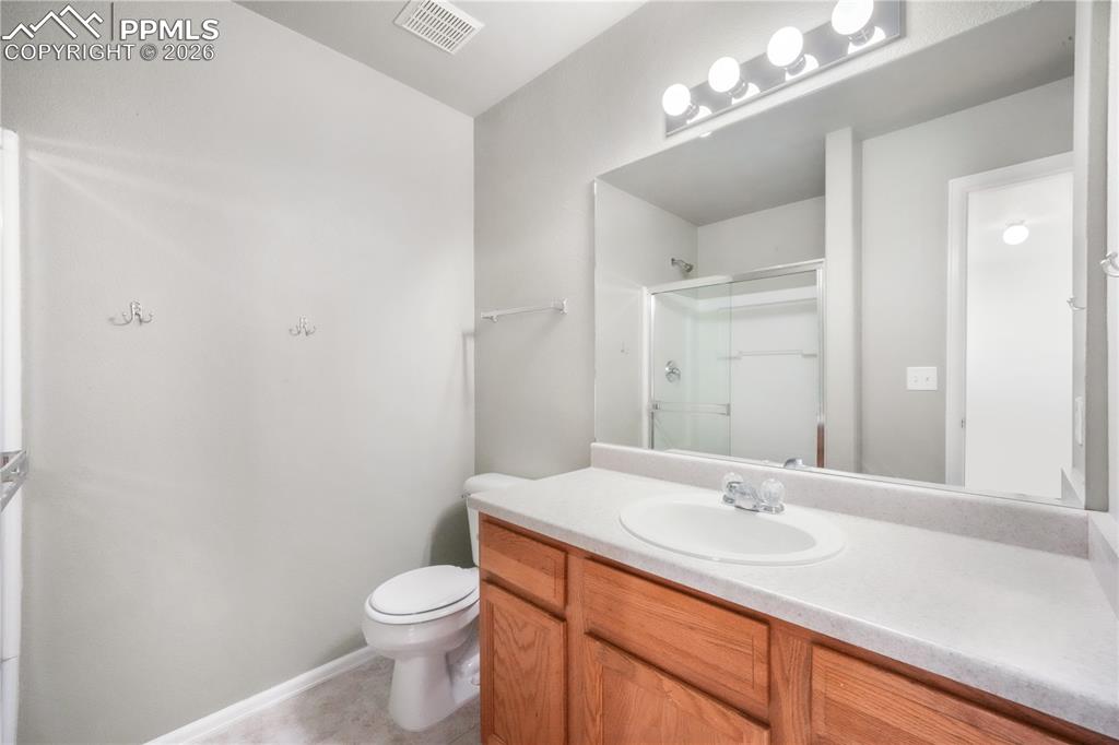 Image 32 of 50: Bathroom