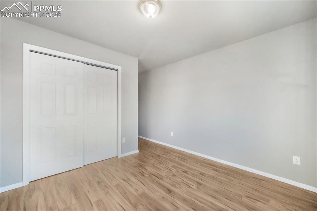 Image 37 of 50: Bedroom