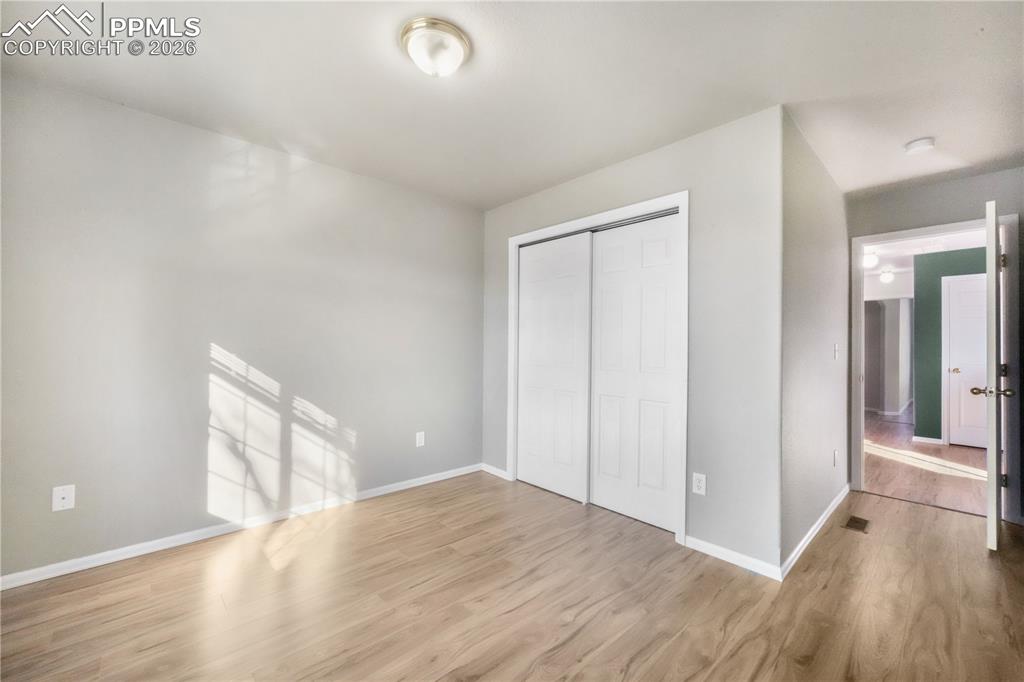 Image 38 of 50: Bedroom