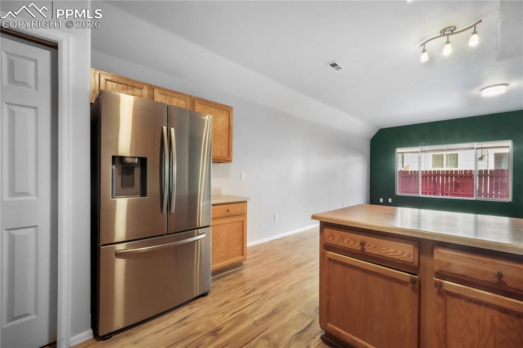 Image 8 of 50: Kitchen