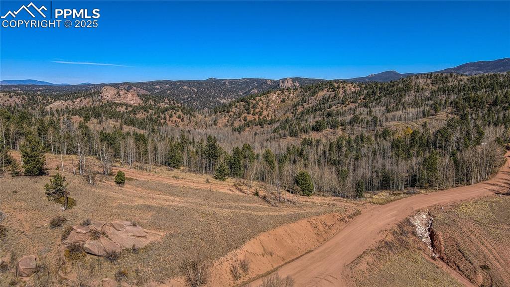 Image 12 of 40: Property view of mountains