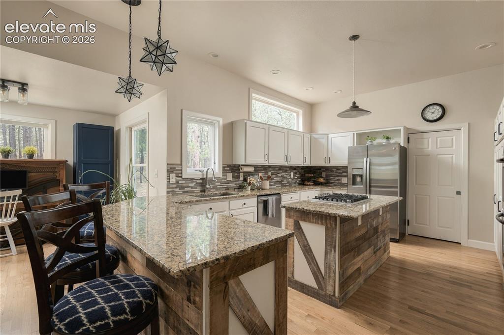 Image 10 of 43: Kitchen