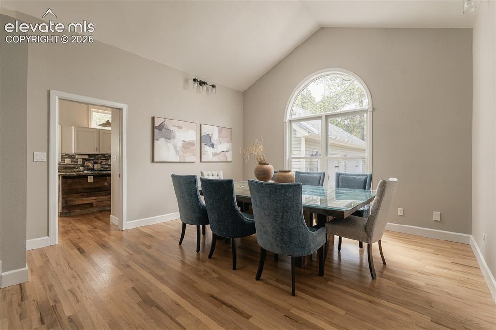 Image 13 of 43: Dining Area
