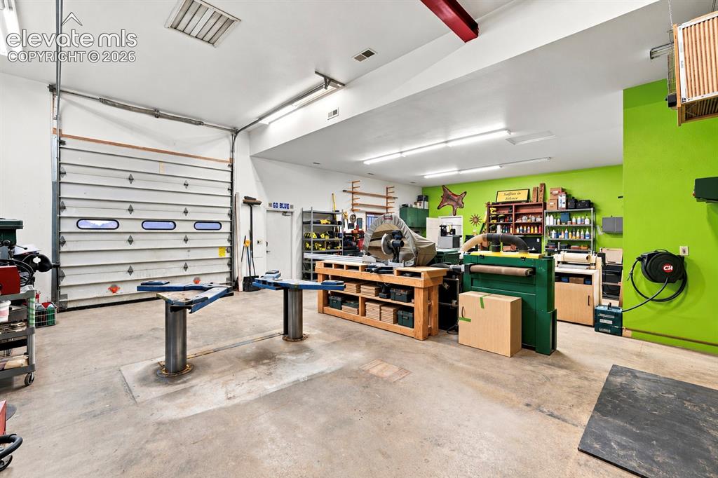 Image 29 of 43: Shop