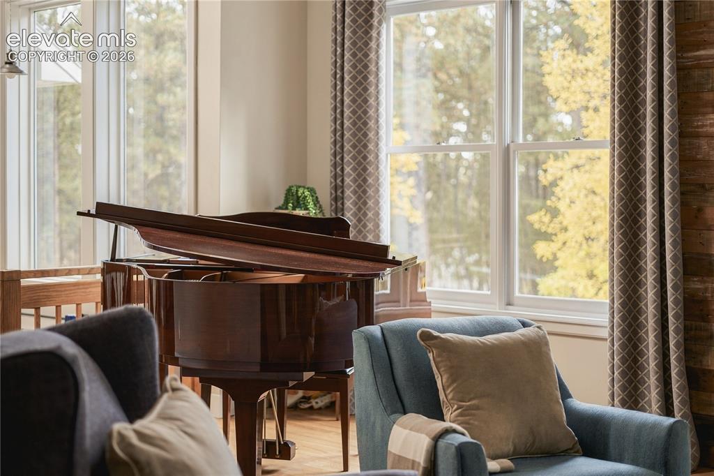 Image 7 of 43: Sitting Room