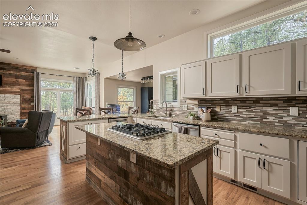 Image 8 of 43: Kitchen