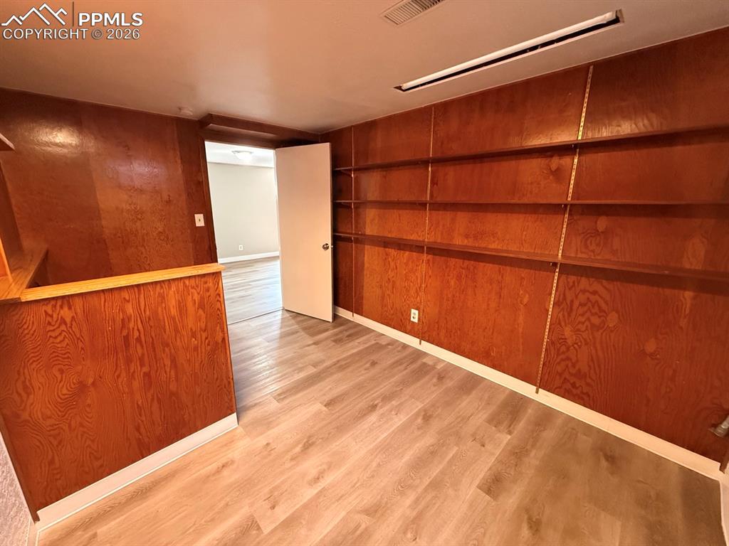 Image 15 of 26: Bedroom