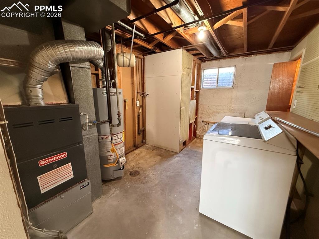 Image 16 of 26: Family Room